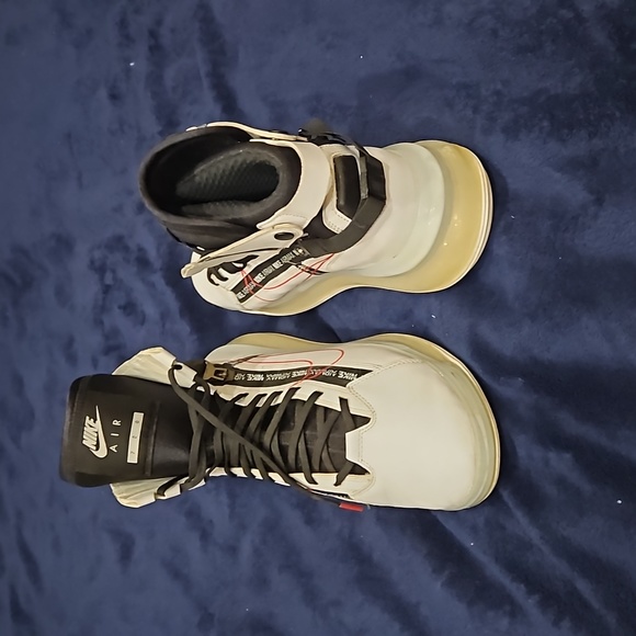 Sneakers - Picture 2 of 2